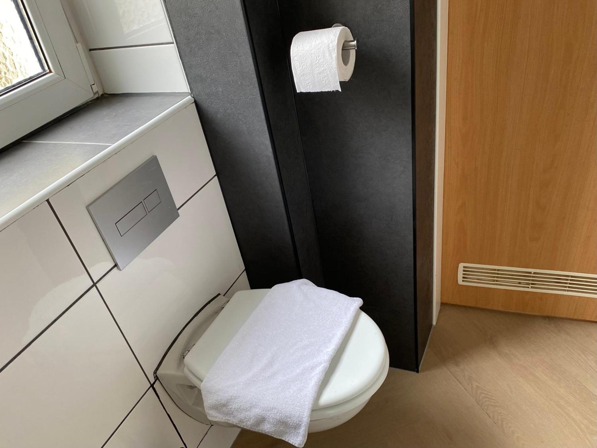 Hotel Petite Koenigsallee Self Check-In Düsseldorf Exterior foto